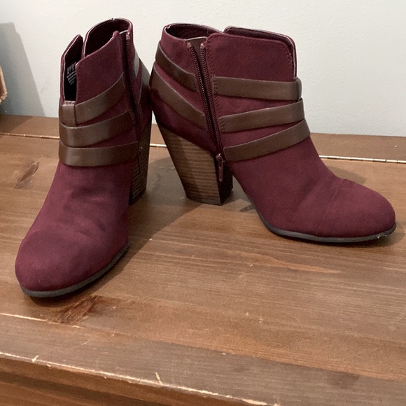 Purple suede booties, never worn! - Picture 2 of 6